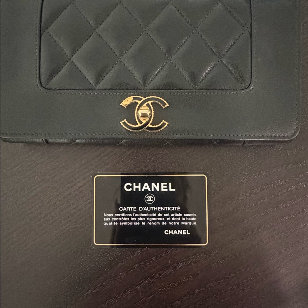 CHANEL Black Quilted Shoulder Bag with Gold CC